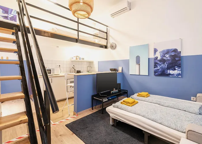Cosy Studio In Central Party District W41 Blue