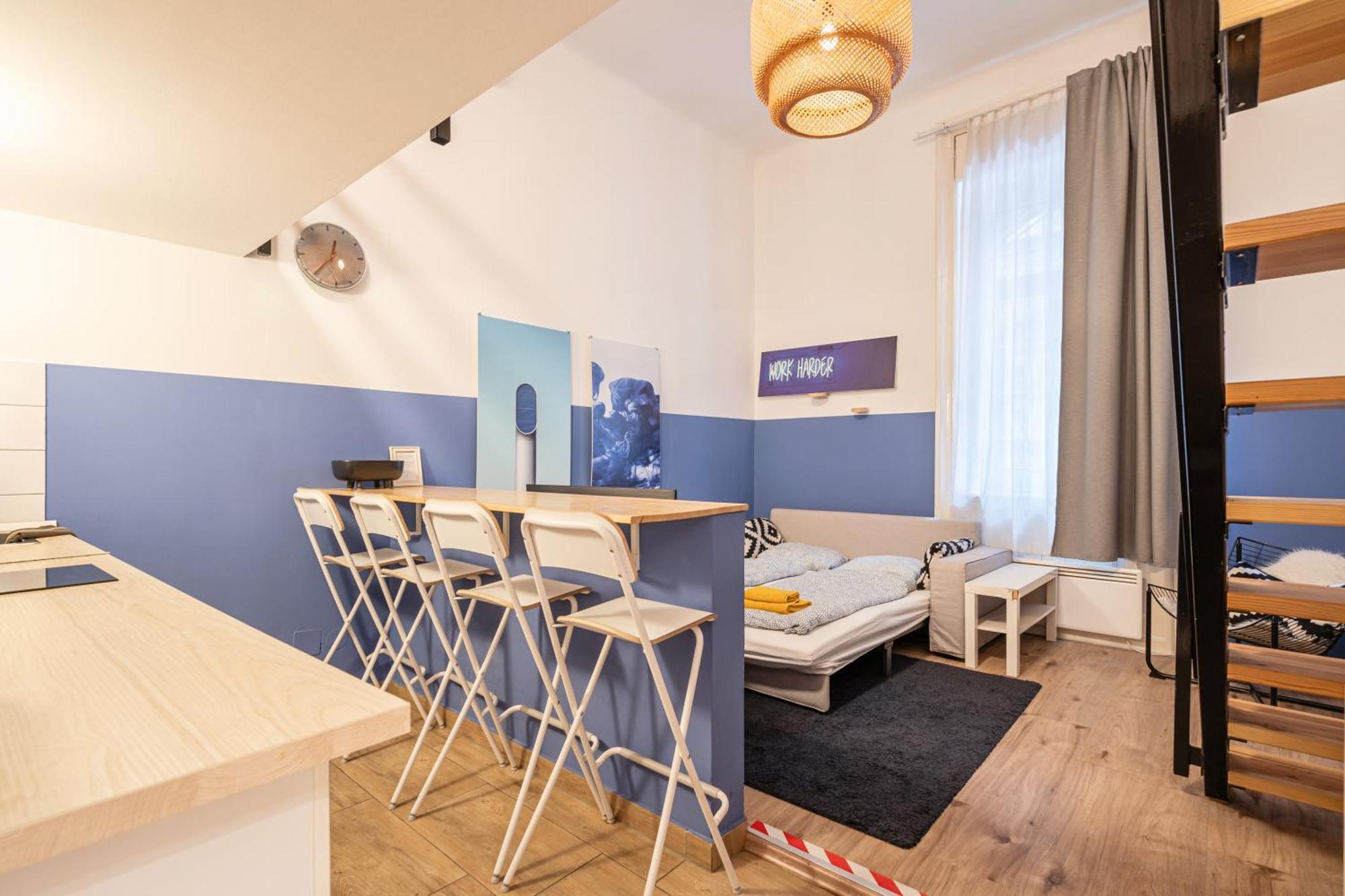Cosy In Party District W41 Blue * Budapesta